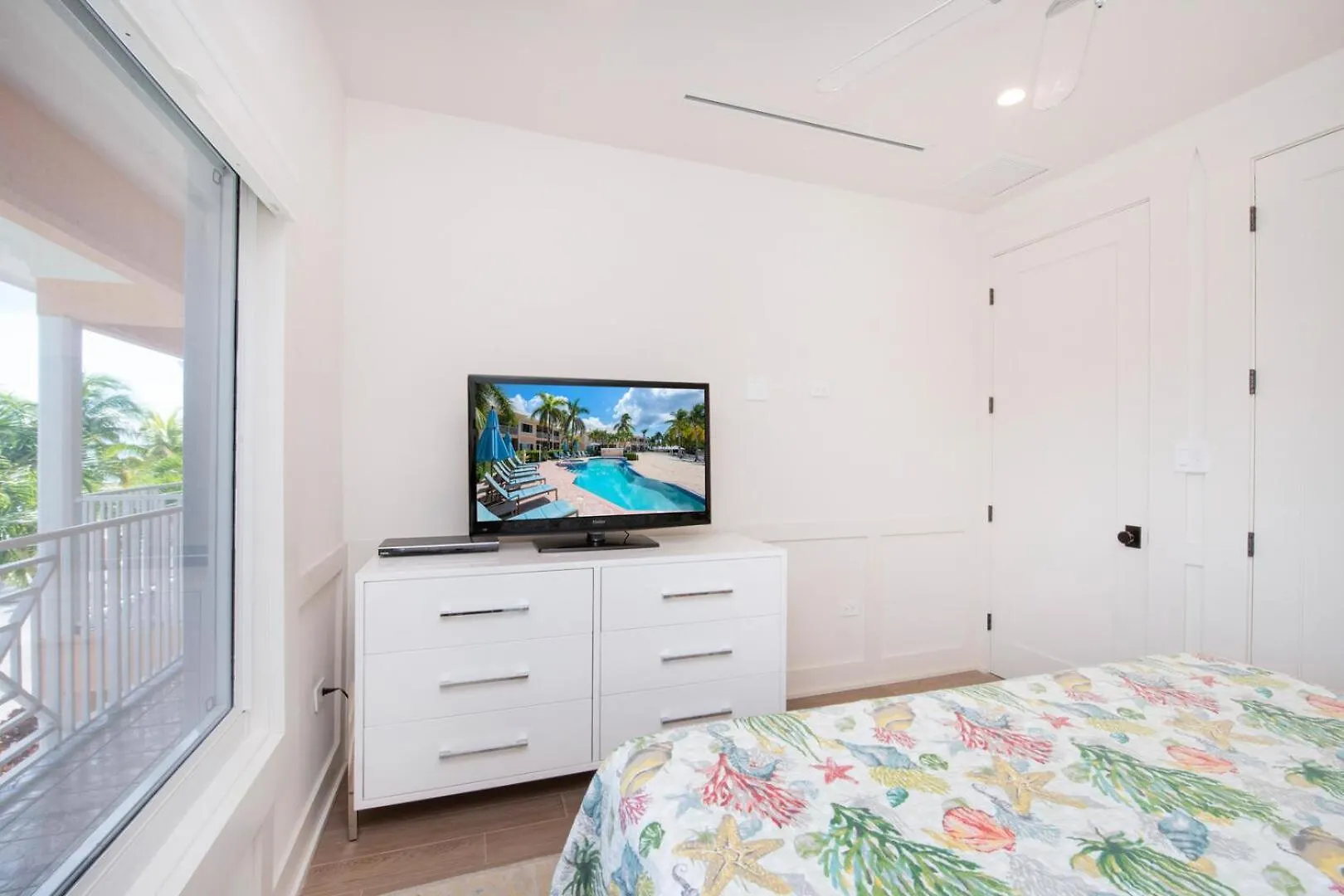 Starfish Kai - Serene Beachfront Condo With Stunning Bay Views & Resort Amenities Driftwood Village Apartment