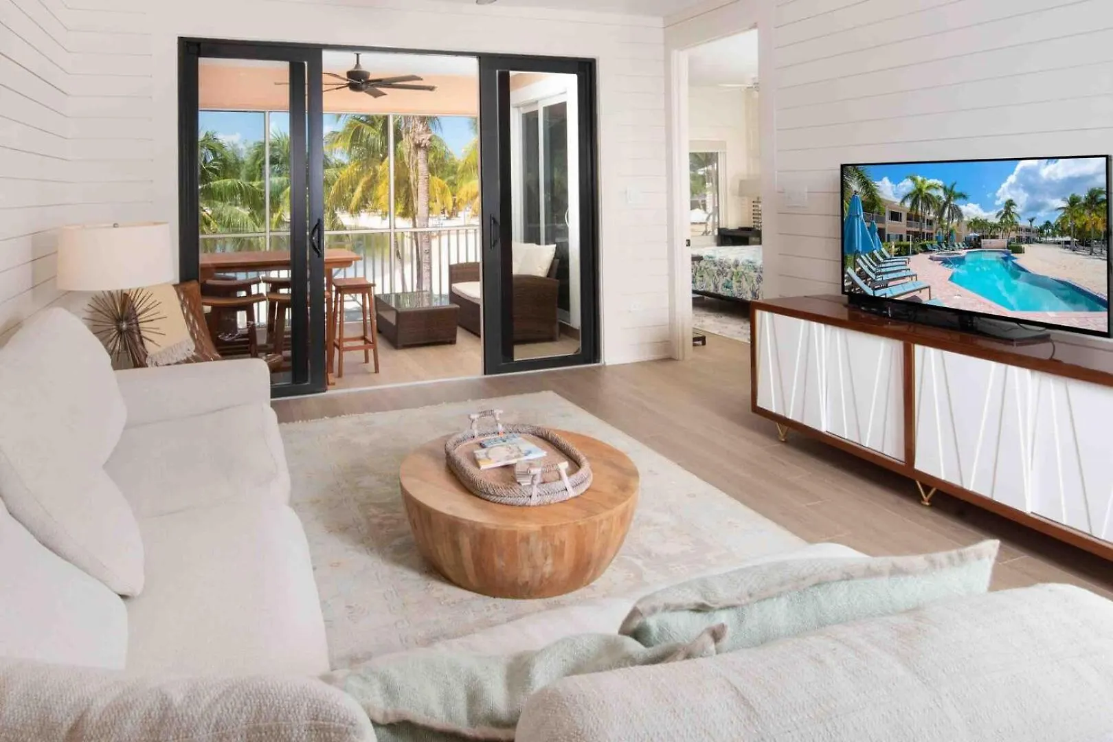 Starfish Kai - Serene Beachfront Condo With Stunning Bay Views & Resort Amenities Driftwood Village 0*,  Kaimaninseln