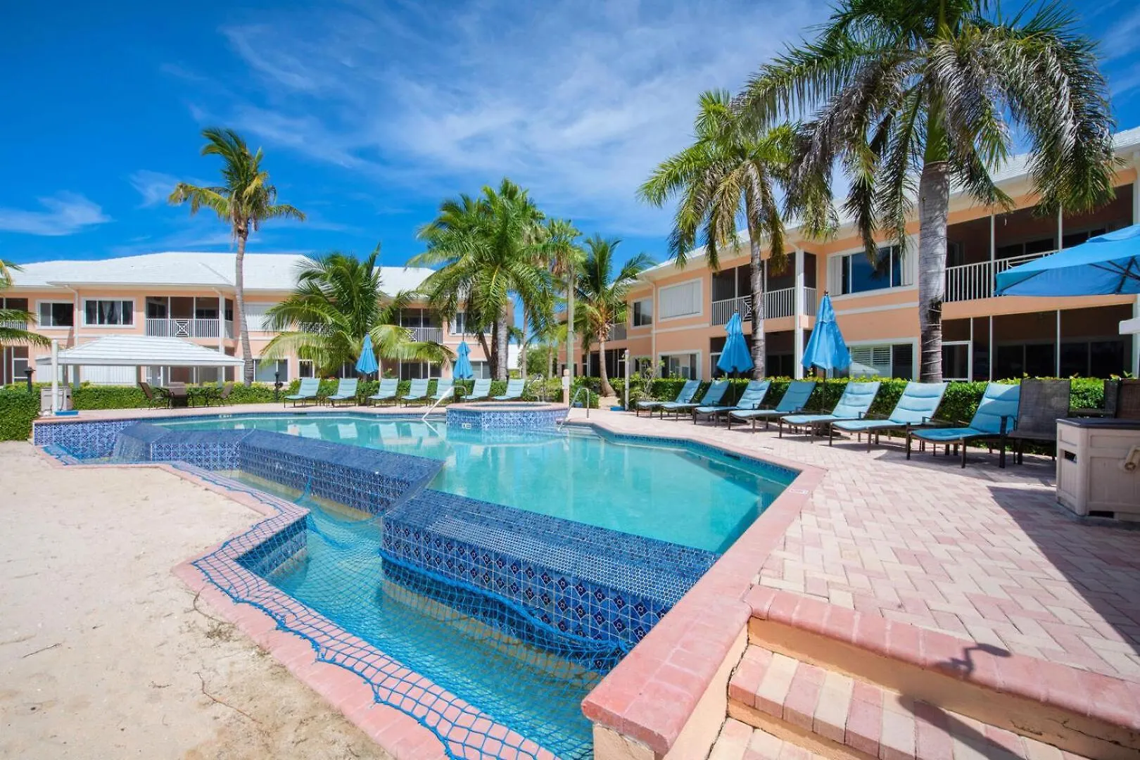 Starfish Kai - Serene Beachfront Condo With Stunning Bay Views & Resort Amenities Driftwood Village Каймановы острова